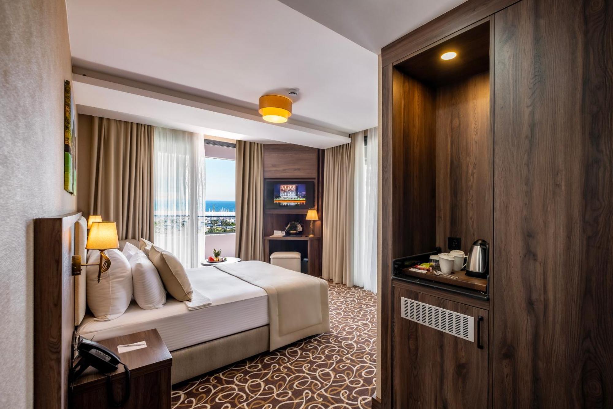 Park Dedeman Mersin Marina Çiftlik Exterior foto